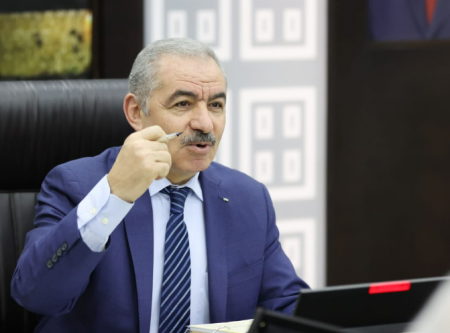 اشتية: فعلنا كل ما نستطيع للمعلمين ولكن البعض لا يريد الحل
