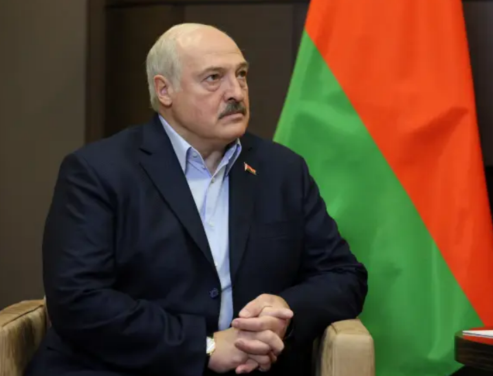 رئيس بيلاروسيا يحذر: روسيا في حال شعرت بالانهيار ستستخدم أفضع سلاح