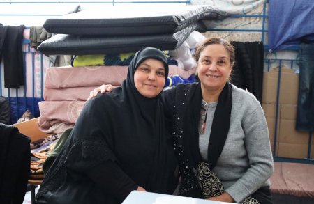 بعد 20 عاماً… لقاء وفاء يتجدّد في مركز استقبال النازحين في صيدا