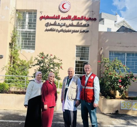 جمعيةالهلال الأحمر الفلسطيني تلامس وجع ذوي الاحتياجات الخاصة بخطوات عملية ورؤية إنسانية