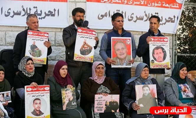 البيرة: دعوات لمساندة قضية الأسرى خاصة المضربين عن الطعام