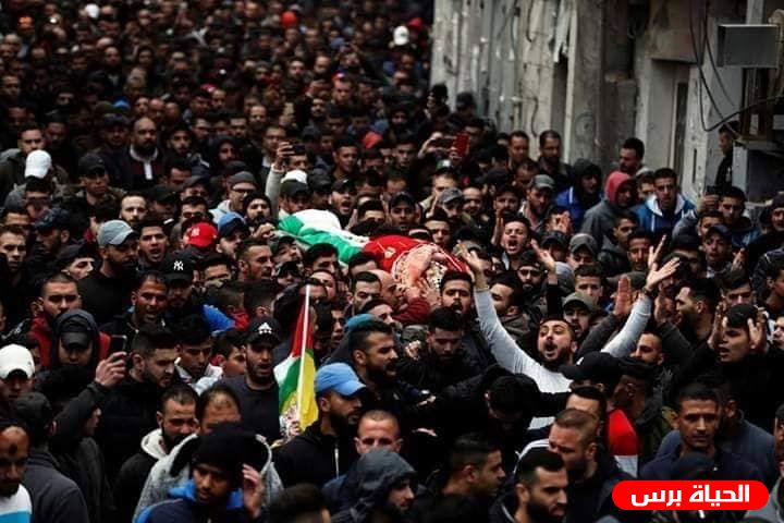 جماهير شعبنا في مخيم قلنديا تشيع جثمان الشهيد محمد عدوان