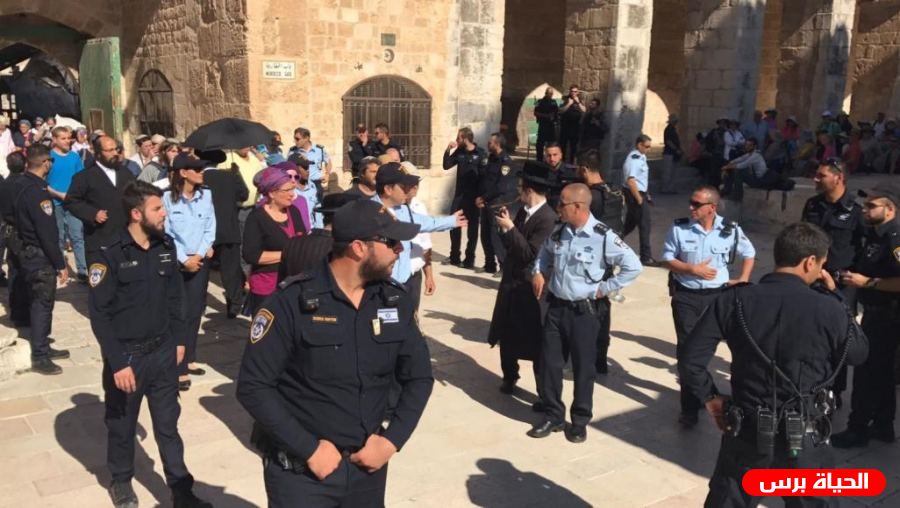  عشرات المستوطنين وقائد شرطة الاحتلال يقتحمون الأقصى تزامنا مع دعوات لاستباحته بـ