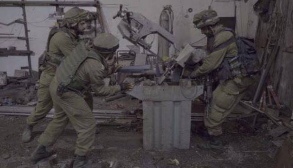 الاحتلال يعتقل 11 مواطن من الضفة ويصادر معدات مخرطة