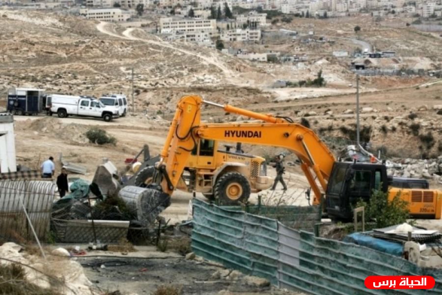 الاحتلال يخطر بهدم بركسات في بيت جالا