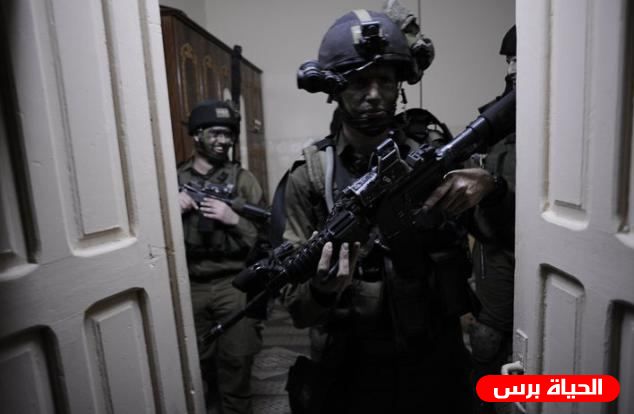 الاحتلال يدهم عدة منازل بكفل حارس بسلفيت ويعتقل مواطنا 