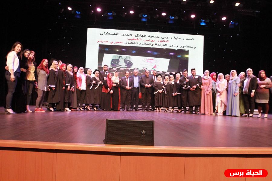 الهلال الاحمر تحتفل بتخريج الفوج الحادي عشر من طلبة الثانوية العامة في مدرسة الاتصال التام الصم التابعة لها