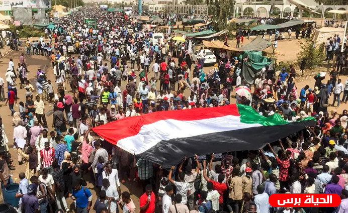 السودان الان : اعتقال أكثر من 100 مسؤول سوداني واخضاع البشير للاقامة الاجبارية