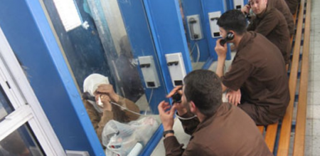 هيئة الأسرى والصليب والأحمر يتباحثان في أهمية اتمام الزيارة الثانية للمعتقلين