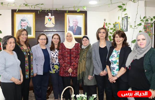 حمد في لقاء طاقم شؤون المرأة 
