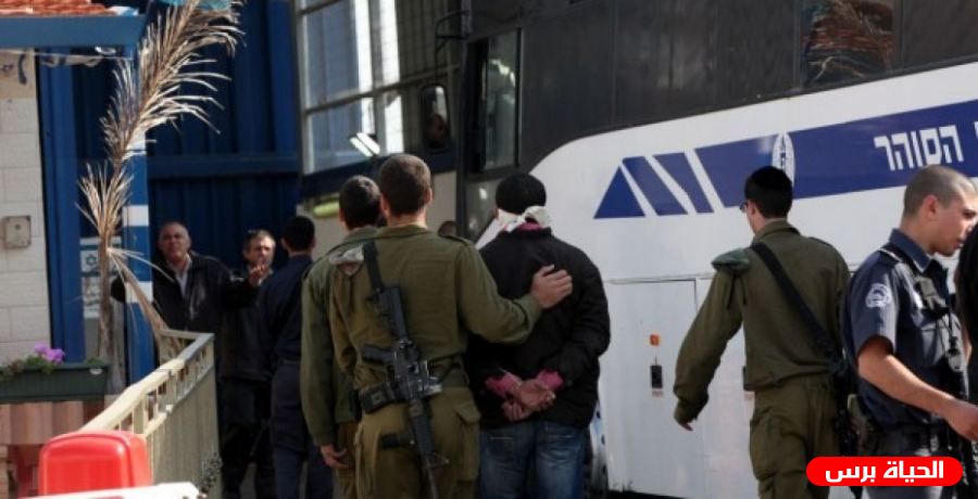 إدارة سجون الاحتلال تنقل 100 أسير على الأقل من قسم 