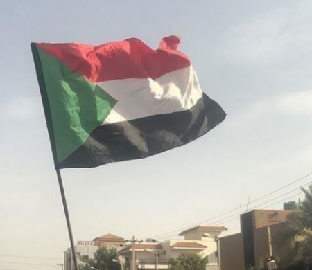 السودان يسترد 1.2 مليار دولار من رجل أعمال نهب البلد