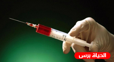 لصان يهددان الموظفين في سوبر ماركت بفيروس كورونا 