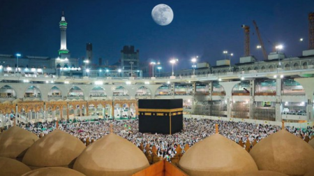 7 رمضان يشهد تعامد القمر مع الكعبة المشرفة