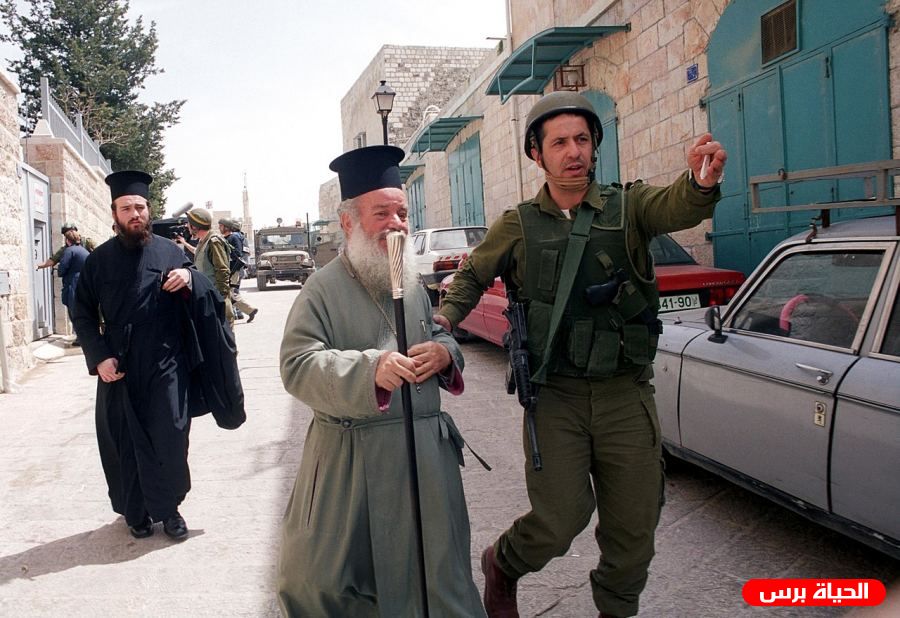 المستوطنون والاعتداء على المقدسات الاسلامية والمسحية .. الكاتب السفير : سري القدوة 