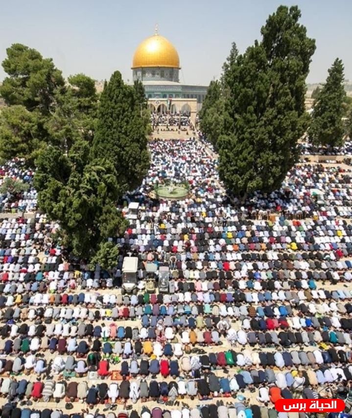 أكثر من 60 ألف يؤدون صلاة الجمعة في الأقصى