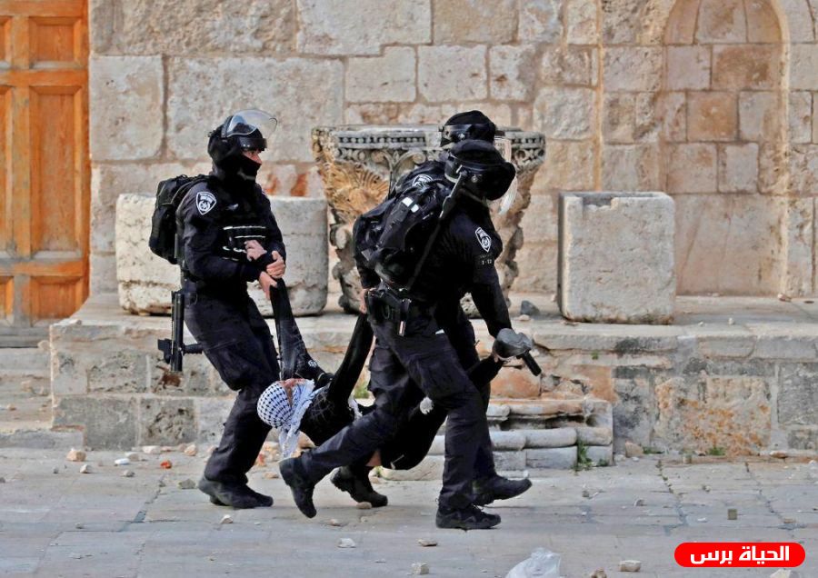 إصابة شاب ويعتقله إثر اعتداء مستوطن عليه في القدس