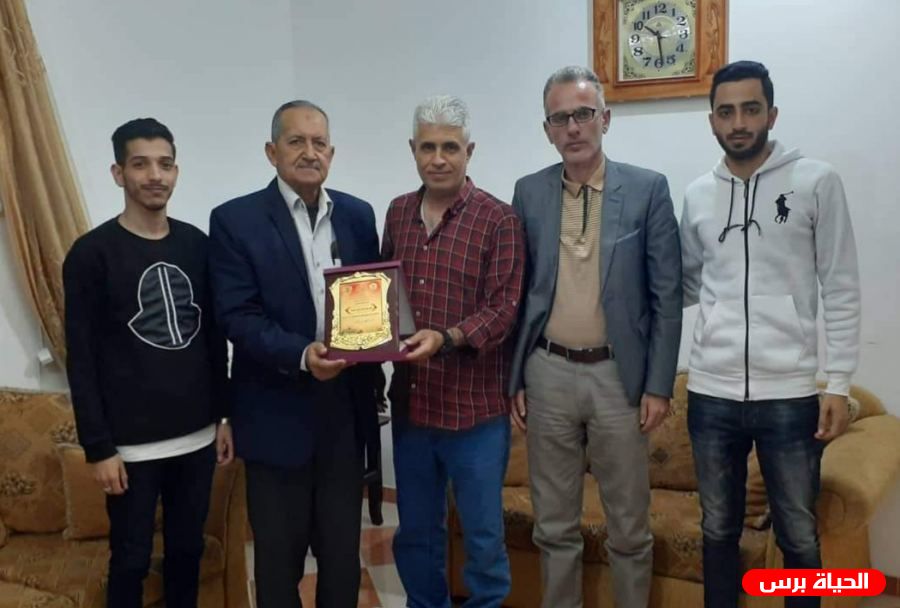 بالصور .. فدا في محافظة الوسطى يزور عددا من الأسرى المحررين