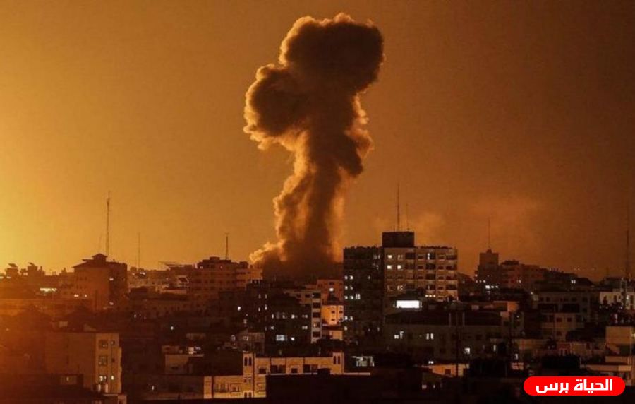 الاحتلال يستهدف موقعين للمقاومة وسط قطاع غزة 