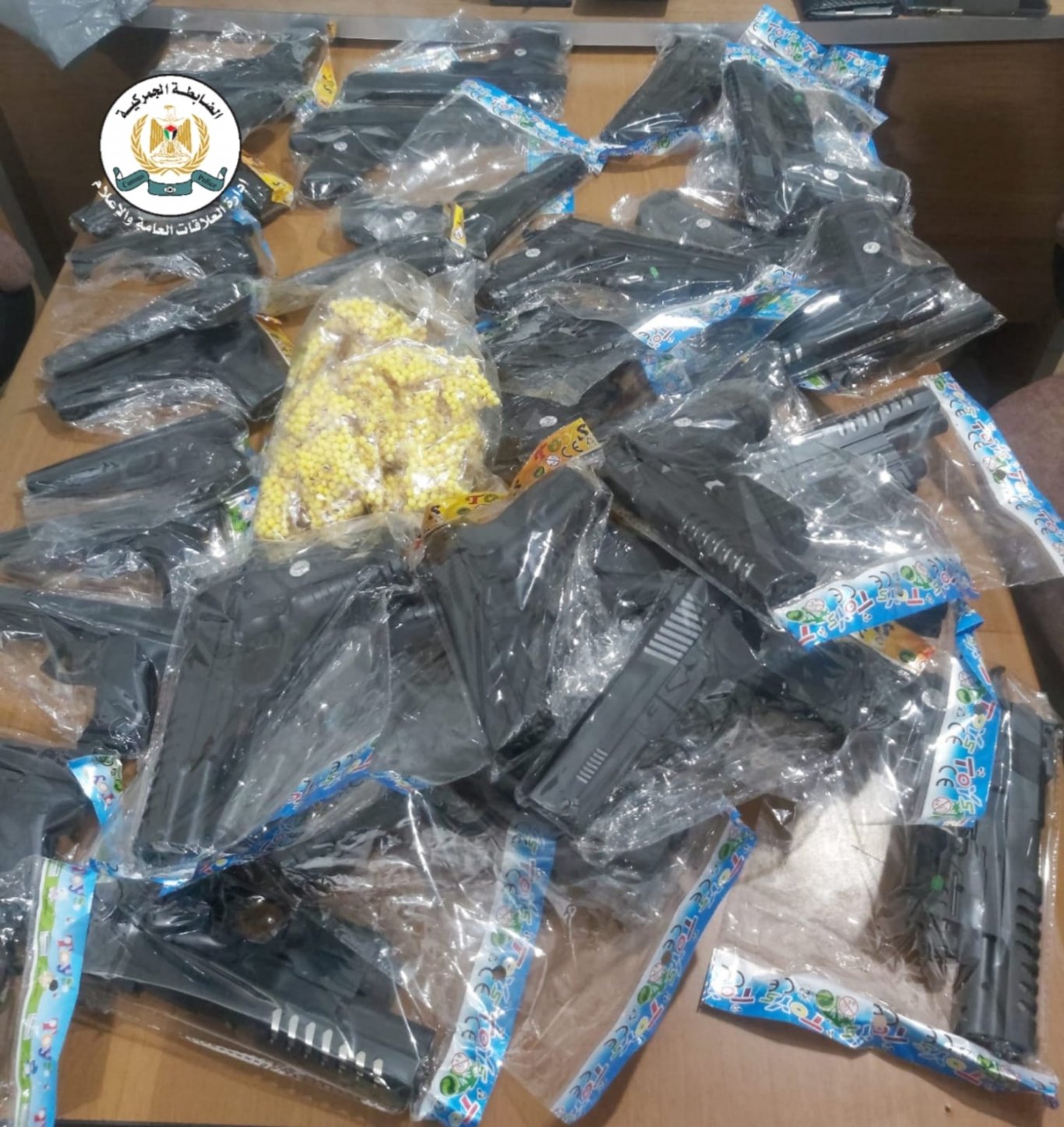 الضابطة الجمركية تضبط ألعاب خرز بلاستيكية ممنوعة من التداول في محافظة رام الله والبيرة 