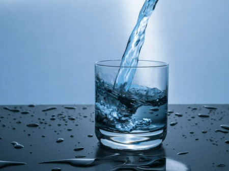 شرب الماء كل ساعة
