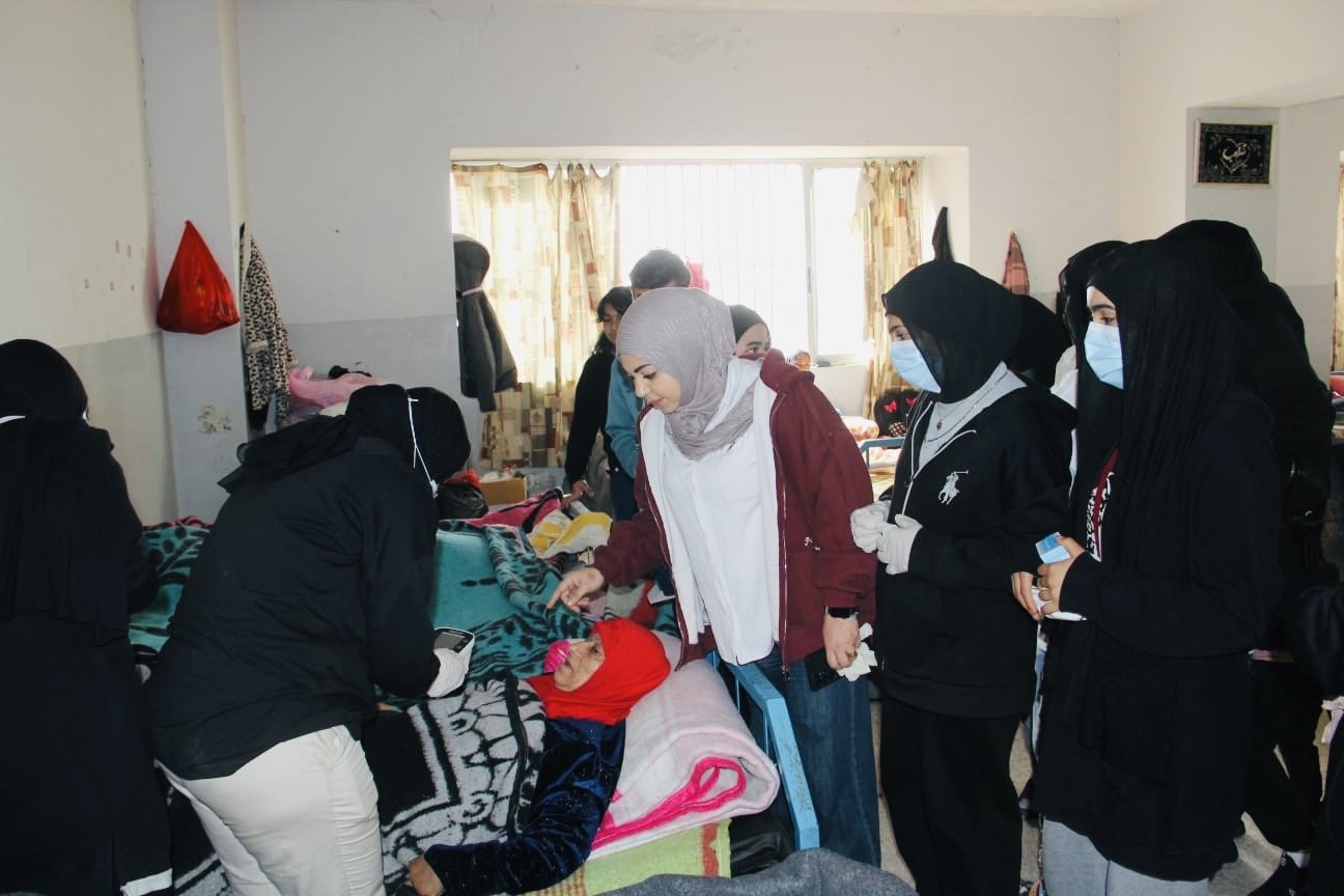 جيل الرحمة… عندما يتحوّل الشباب إلى حُرّاس كرامة المسنّين في زمن الحروب …بقلم الدكتورة فاطمة البابا 