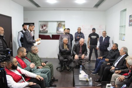 سفير دولة فلسطين في لبنان يزور مخيمات منطقة صور ويؤكد استمرار دعم صمود أبناء شعبنا في الجنوب