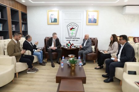 أبو هولي يبحث مع ممثل المنسق الخاص للشؤون السياسية أوضاع اللاجئين وتحديات "الأونروا"