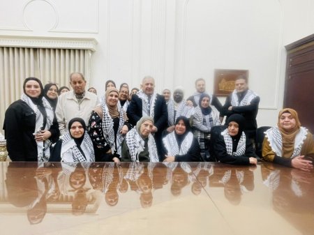 السفير الاسعد يلتقي عائلات الشهداء لبحث أوضاعهم المعيشية في ظل الظروف الراهنة