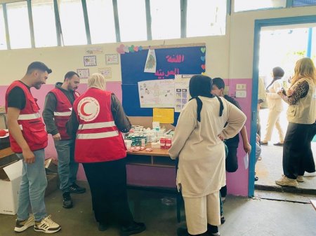 الهلال الأحمر الفلسطيني في لبنان ينظم يوم صحي مجاني في مدرسة نابلس في صيدا