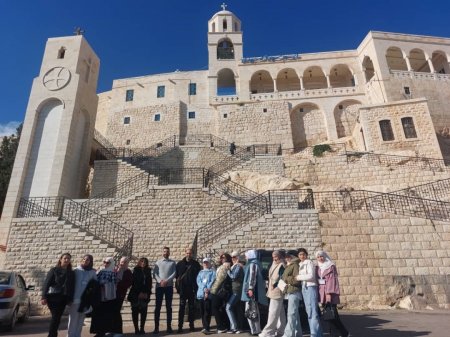 مركز الإدارة العالمية للتأهيل والتدريب السياحي ينظم جولة نوعية لطلابه في عمق التاريخ السوري بمعلولا وصيدنايا