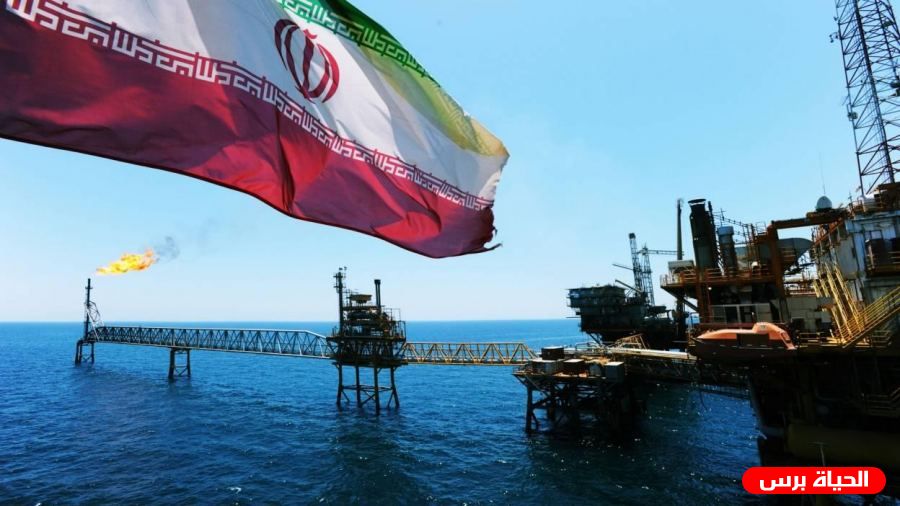 حرس الحدود السعودي ينقذ سفينة نفط إيرانية على متنها 26 بحاراً 