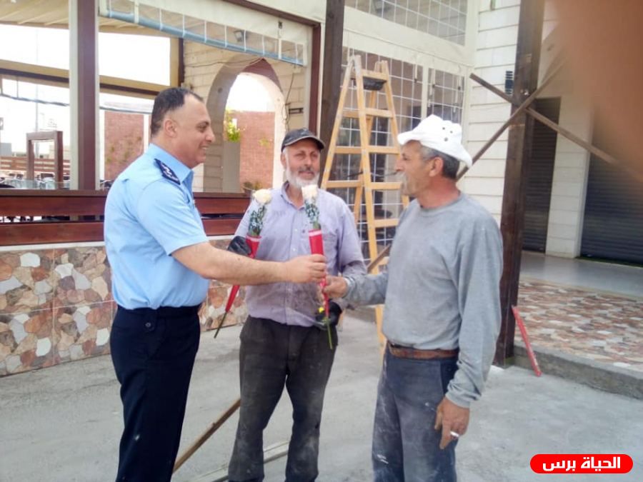 الشرطة تكرم العمال بمناسبة عيدهم العالمي