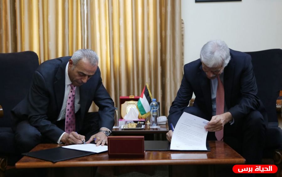 التربية ومؤسسة قطر الخيرية تتفقان على تعزيز خدمات المكتبة المتنقلة