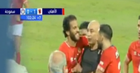 مباراة سموحة والاهلي .. بالفيديو تفاصيل الشجار في مباراة الاهلى وسموحة