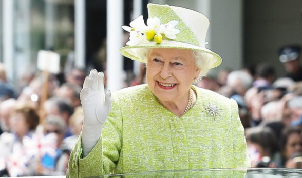 الكشف عن تفاصيل غريبة من حياة الملكة إليزابيث