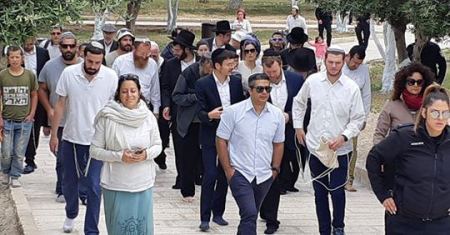 137 colons profanent la mosquée d’Al-Aqsa sous une haute escorte de la police israélienne 