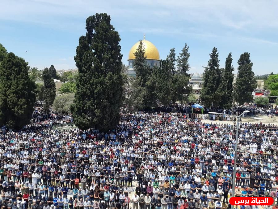 نحو 200 ألف يؤدون الجمعة الأولى من رمضان في الأقصى