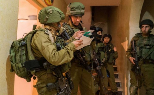 الاحتلال يعتقل 11 مواطناً من القدس والضفة 
