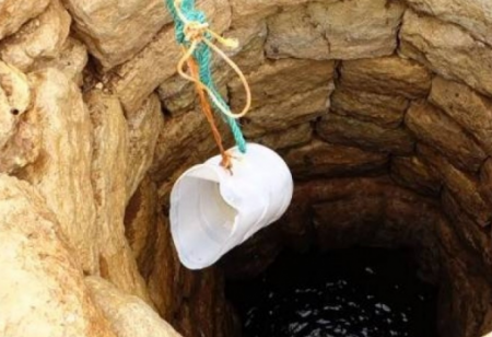 حاولا قتل طفلتين بحجة " خلفة البنات بتجيب العار "