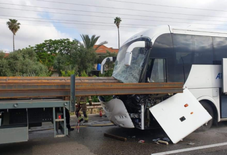 مقتل سائق حافلة إسرائيلية بحادث مروع