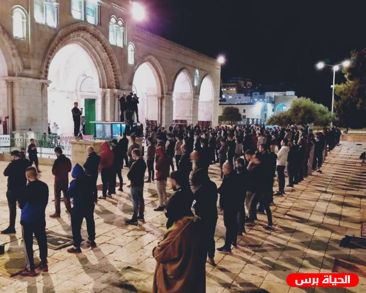 الآلاف يؤدون صلاة الفجر الأولى في الأقصى بعد اغلاق دام 70 يوماً