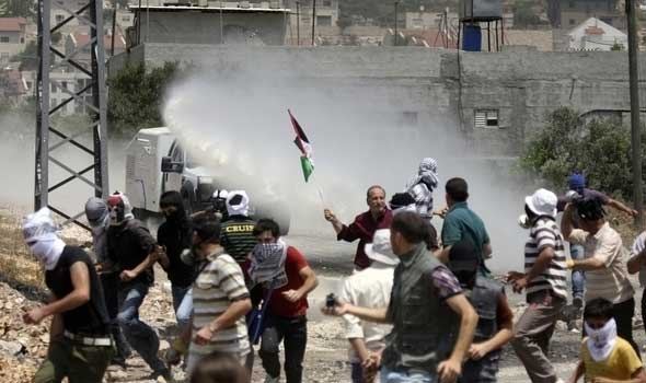 الاحتلال يقمع مسيرة قرب حاجز بيت ايل 