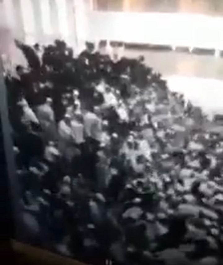 مقتل اثنين واصابة العشرات بانهيار مدرج في كنيس يهودي قرب القدس