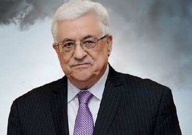 الرئيس عباس يهاتف السفير كامل قزاز للاطمئنان على صحته