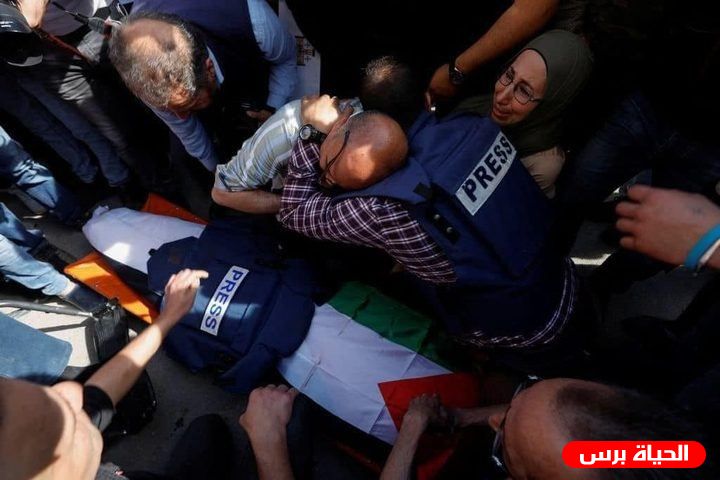 صحفيو الخليل يقيمون بيت عزاء للصحفية شيرين ابو عاقلة