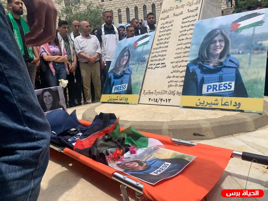 آلاف من أبناء شعبنا يستقبلون جثمان الصحفية أبو عاقلة في القدس المحتلة
