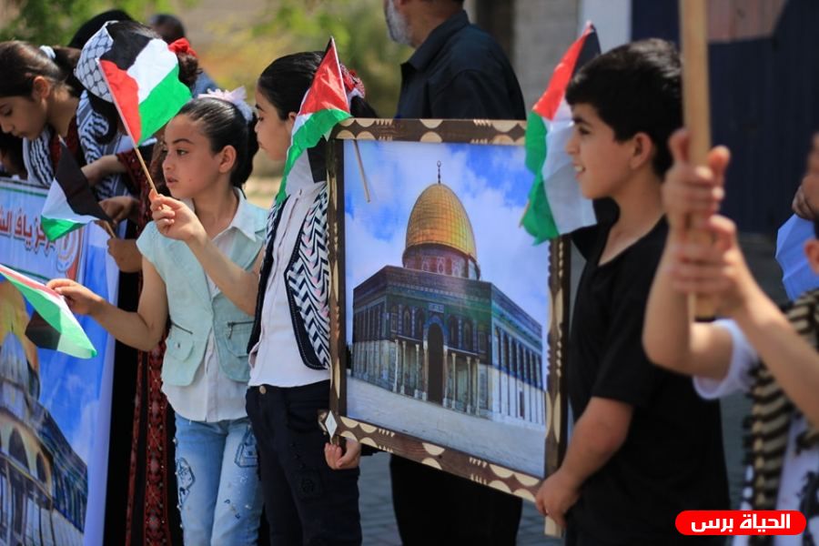 بدعوة من حركة فتح.. مسيرة أعلام فلسطينية في خانيونس نصرة للمسجد الأقصى	