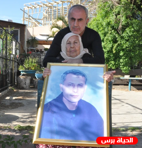 الرئيس عباس يهاتف شقيق عميد الأسرى كريم يونس معزيا بوفاة والدته