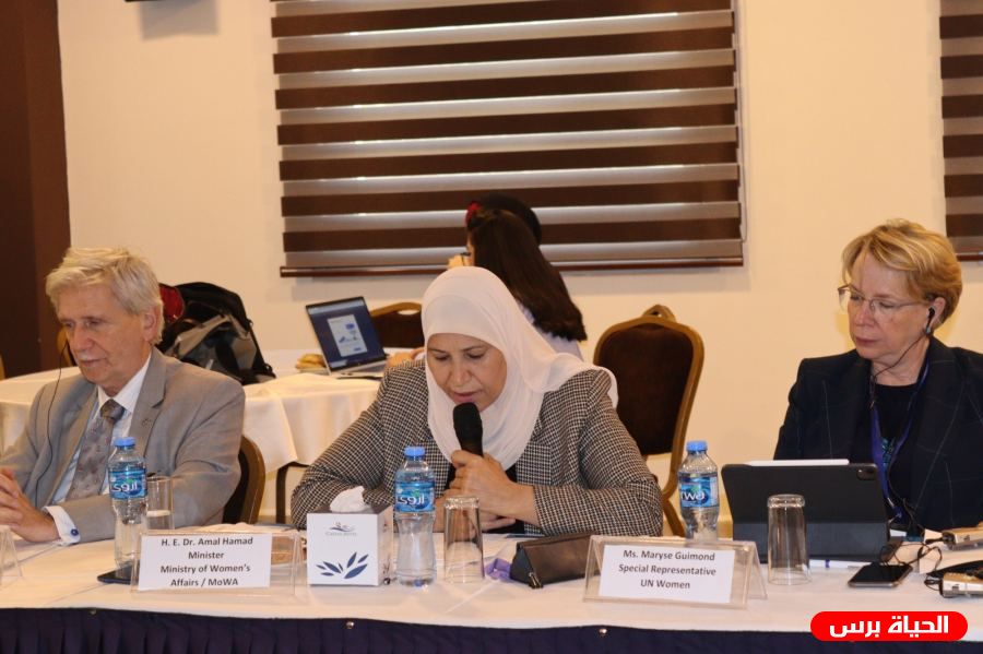 حمد تلتقي أعضاء فريق العمل القطاعية الخاصة بالنوع الإجتماعي